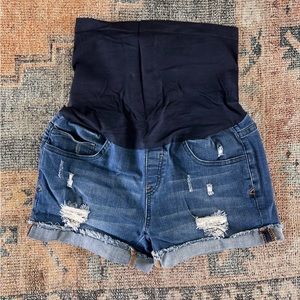 What’s kickin maternity shorts